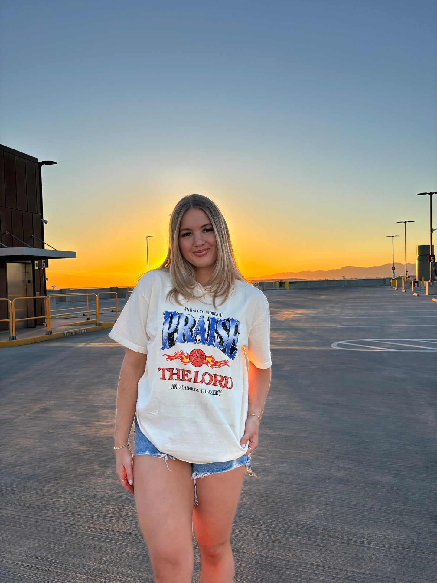 Praise the Lord tee
