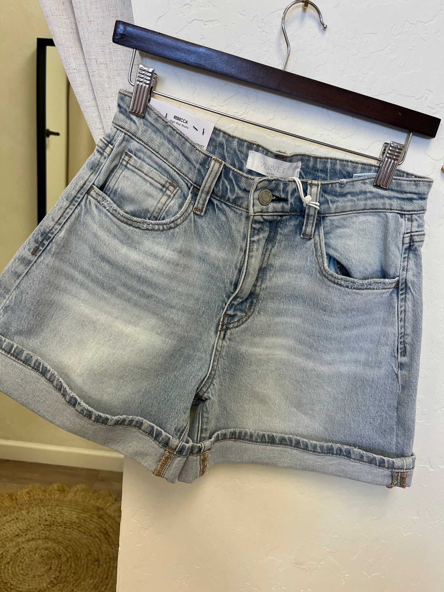 Light wash cuffed shorts